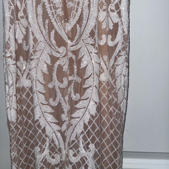 White Plunge V-Neck Gown with Floral Sequined Detailing - Picture 5 of 8